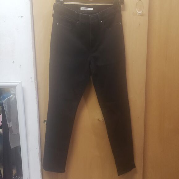 Levi's Womens Black 311 Shaping Skinny Jeans
Sz 28
III
EXCELLENT CONDITION! - Picture 3 of 5